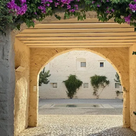 Luxury Penthouse With 2 Pools In A Monastery شقة *
