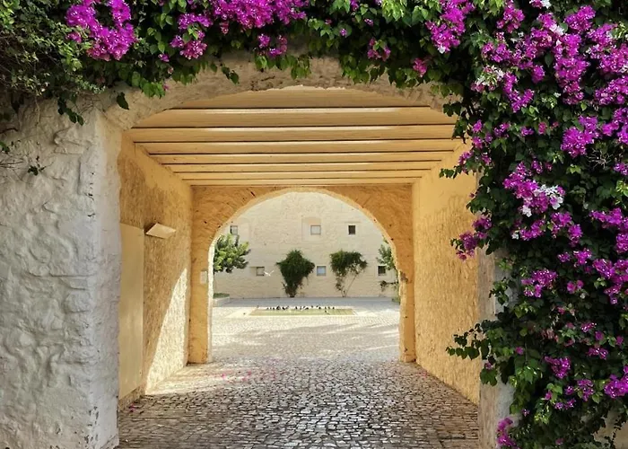 Daire Luxury Penthouse With 2 Pools In A Monastery *